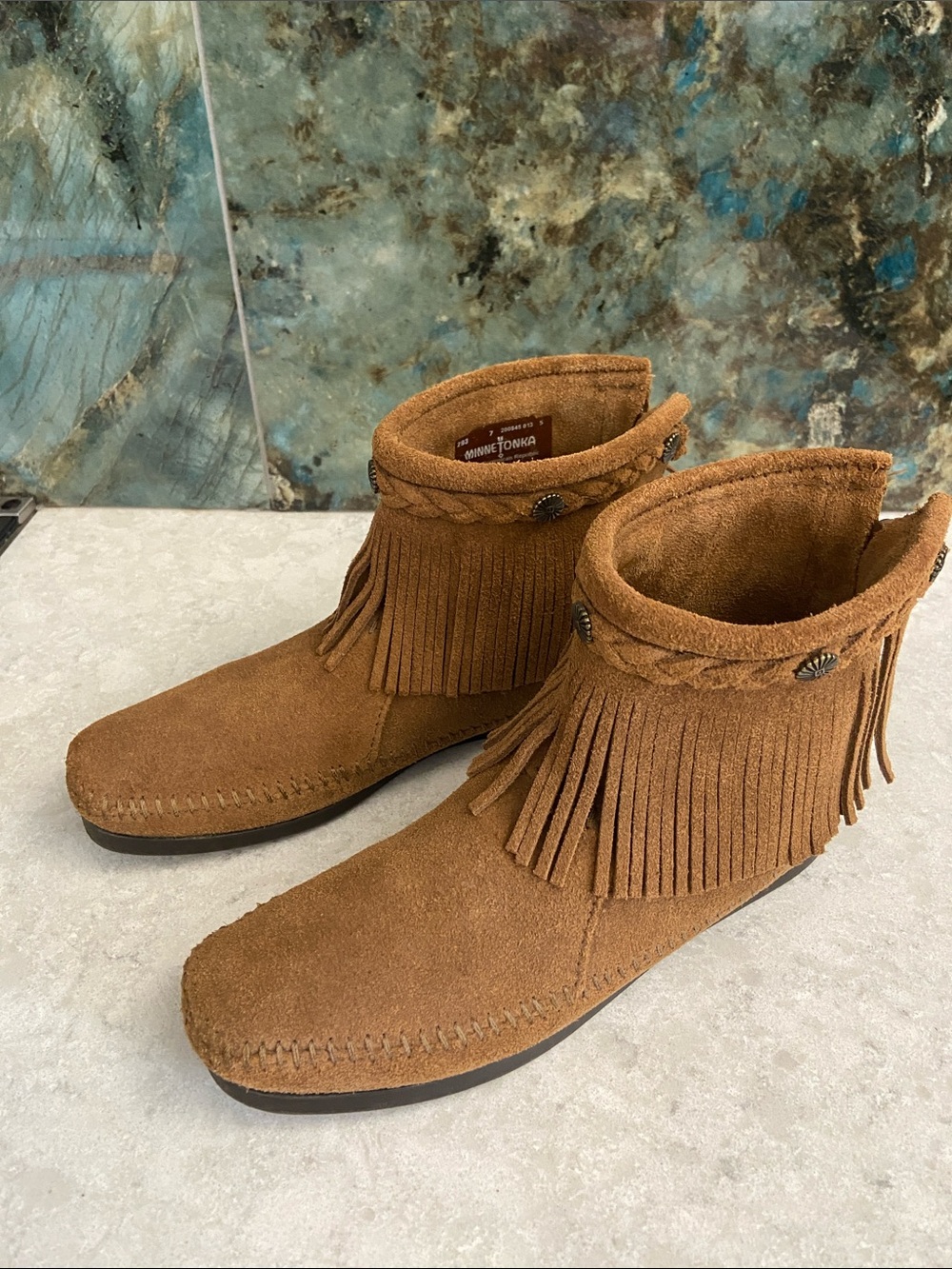Minnetonka Suede Fringe Moccasin Booties in Chestnut Brown, size 7. Like-NEW - Picture 10 of 14